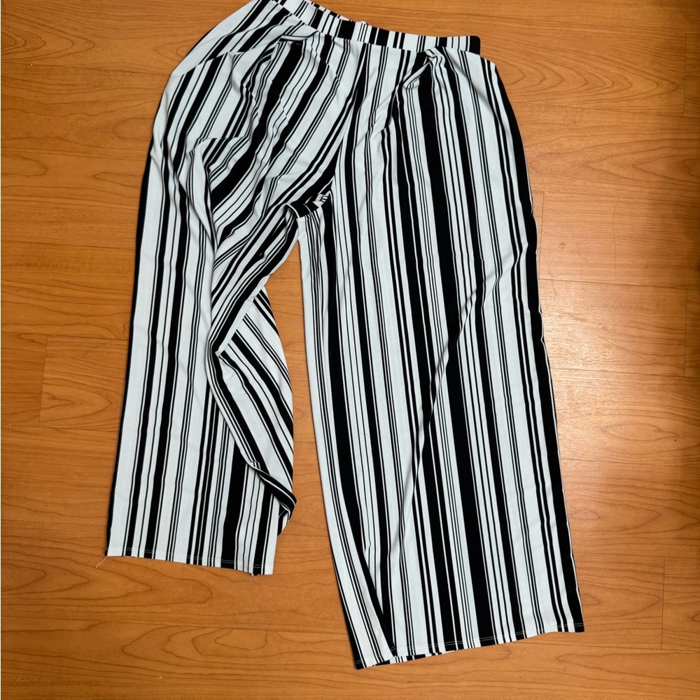 Bar III Monochrome Striped Apparel